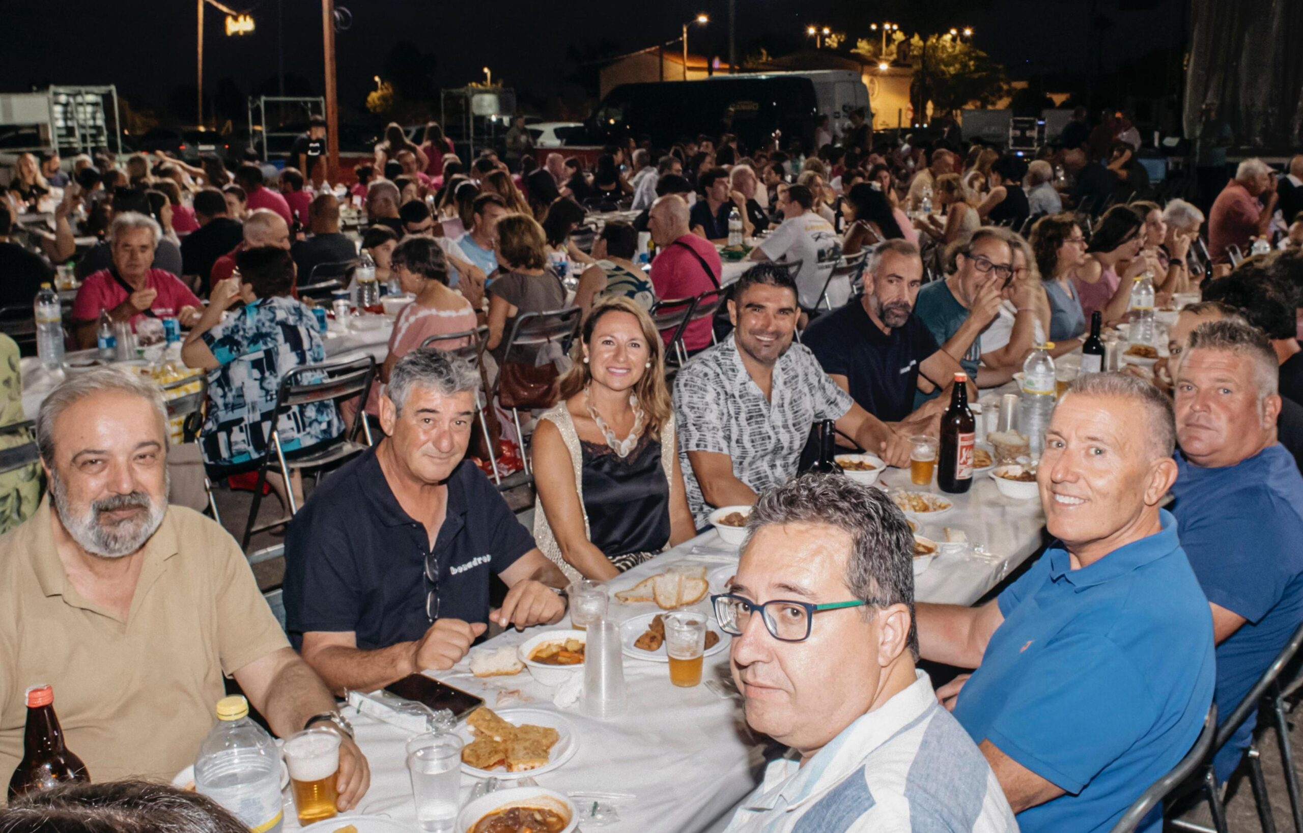 CARRASCO COMPARTE CON LOS VECINOS DE BENADRESSA SUS FIESTAS DE VERANO