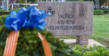 Valencia rinde homenaje a la reina Na Violante de Hungría en vísperas del Nuevo de Octubre