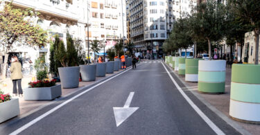 inicio-sustitució-maceteros-plaza-de-l-ajuntament