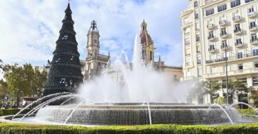 limpieza-mejora-iluminación-fuente-plaza-ajuntament