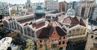 licitación la redacción del proyecto de obras de reparación de la cubierta del Mercado Central