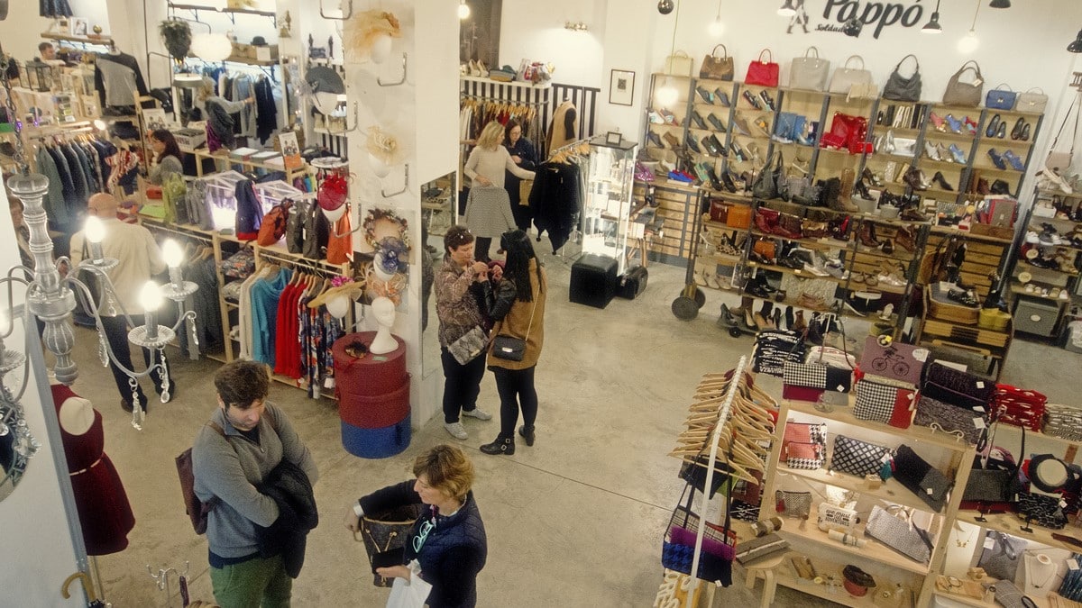 ayudas a un total de once asociaciones de comerciantes de la ciudad